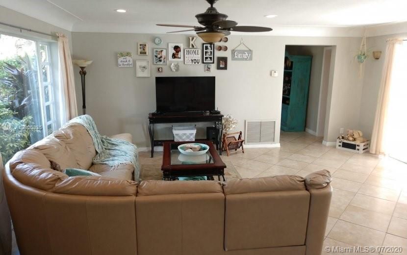 最近售出: $559,999 (3 贝兹, 2 浴室, 1810 平方英尺)