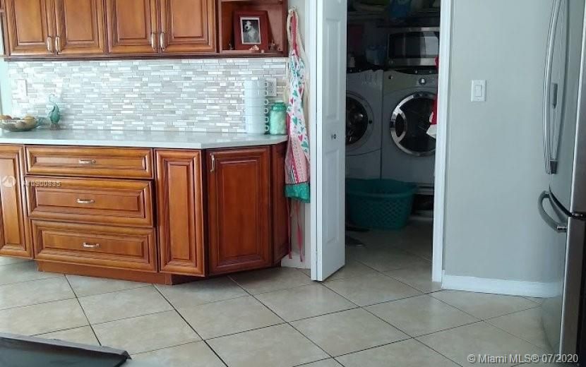 最近售出: $559,999 (3 贝兹, 2 浴室, 1810 平方英尺)