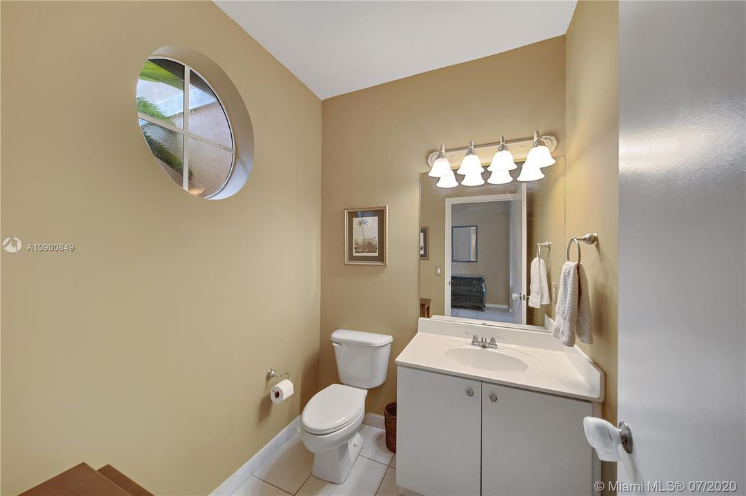 Vendido Recientemente: $399,500 (3 camas, 2 baños, 2015 Pies cuadrados)
