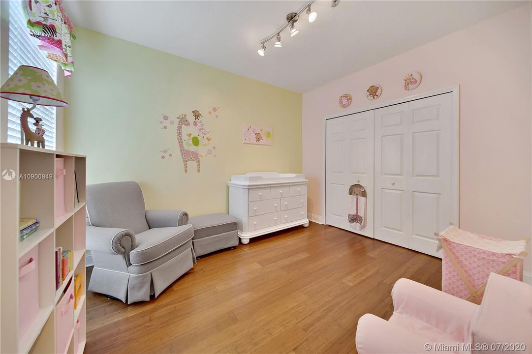Vendido Recientemente: $399,500 (3 camas, 2 baños, 2015 Pies cuadrados)