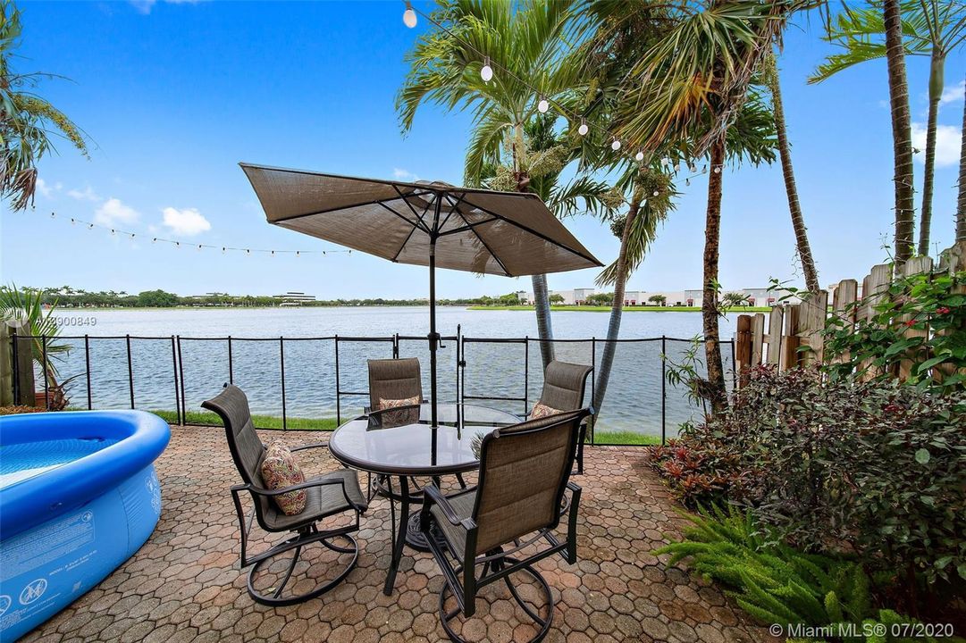 Vendido Recientemente: $399,500 (3 camas, 2 baños, 2015 Pies cuadrados)