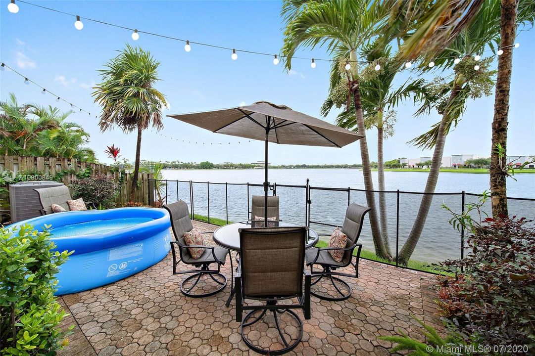 Vendido Recientemente: $399,500 (3 camas, 2 baños, 2015 Pies cuadrados)