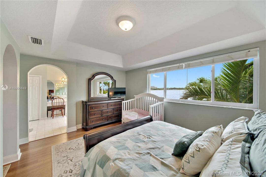 Vendido Recientemente: $399,500 (3 camas, 2 baños, 2015 Pies cuadrados)