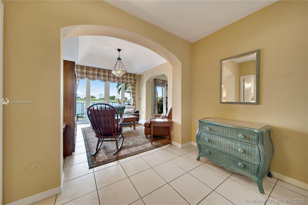 Vendido Recientemente: $399,500 (3 camas, 2 baños, 2015 Pies cuadrados)