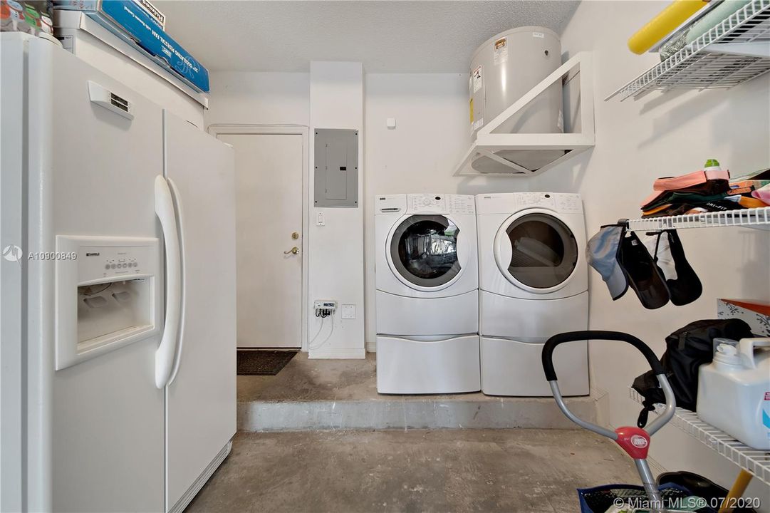 Vendido Recientemente: $399,500 (3 camas, 2 baños, 2015 Pies cuadrados)
