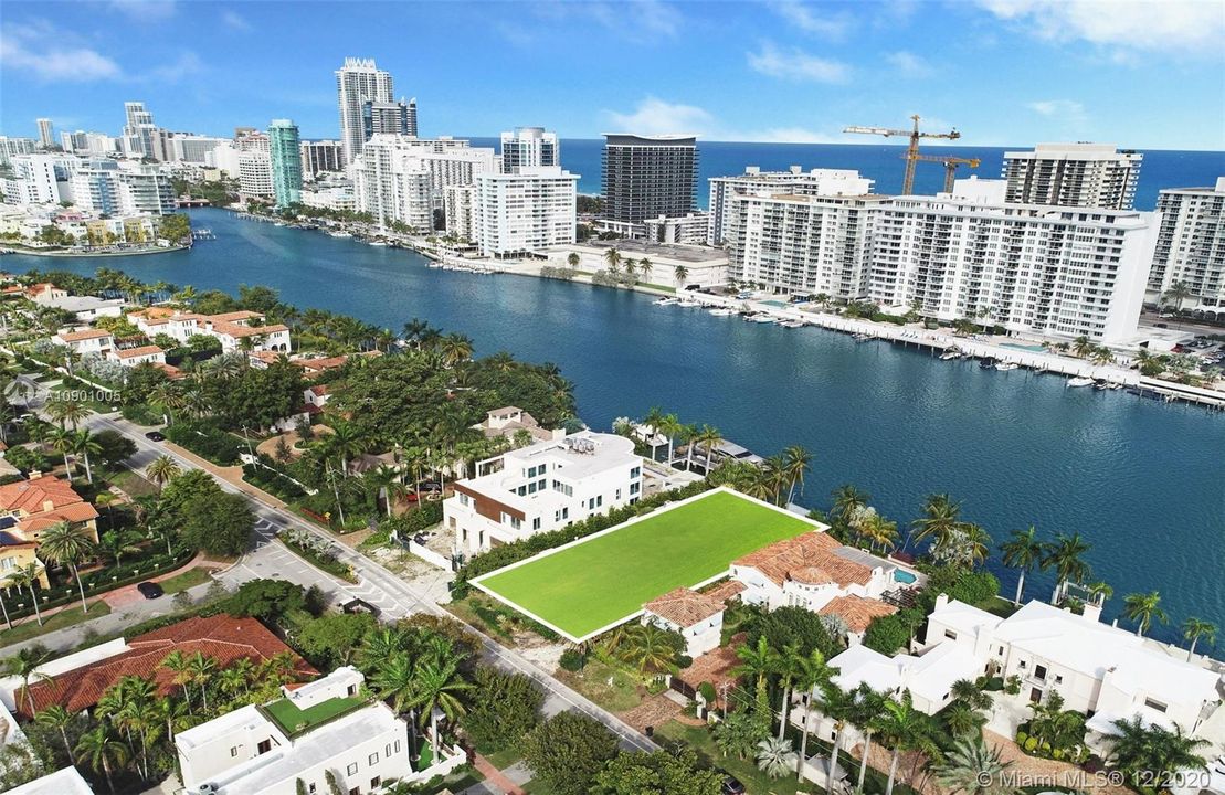 Recently Sold: $11,900,000 (6 beds, 5 baths, 3711 Square Feet)