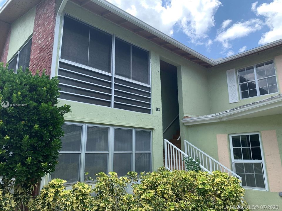 Recently Sold: $106,000 (2 beds, 2 baths, 1023 Square Feet)