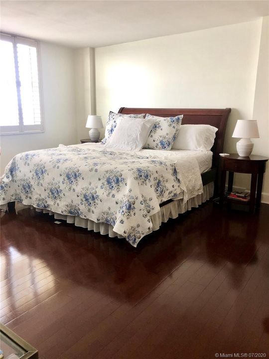 最近租的: $4,500 (2 贝兹, 2 浴室, 1400 平方英尺)