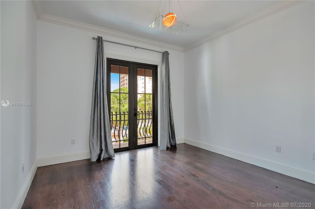 Recientemente alquilado: $8,800 (4 camas, 3 baños, 3193 Pies cuadrados)
