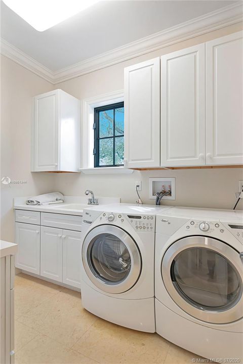 Recientemente alquilado: $8,800 (4 camas, 3 baños, 3193 Pies cuadrados)