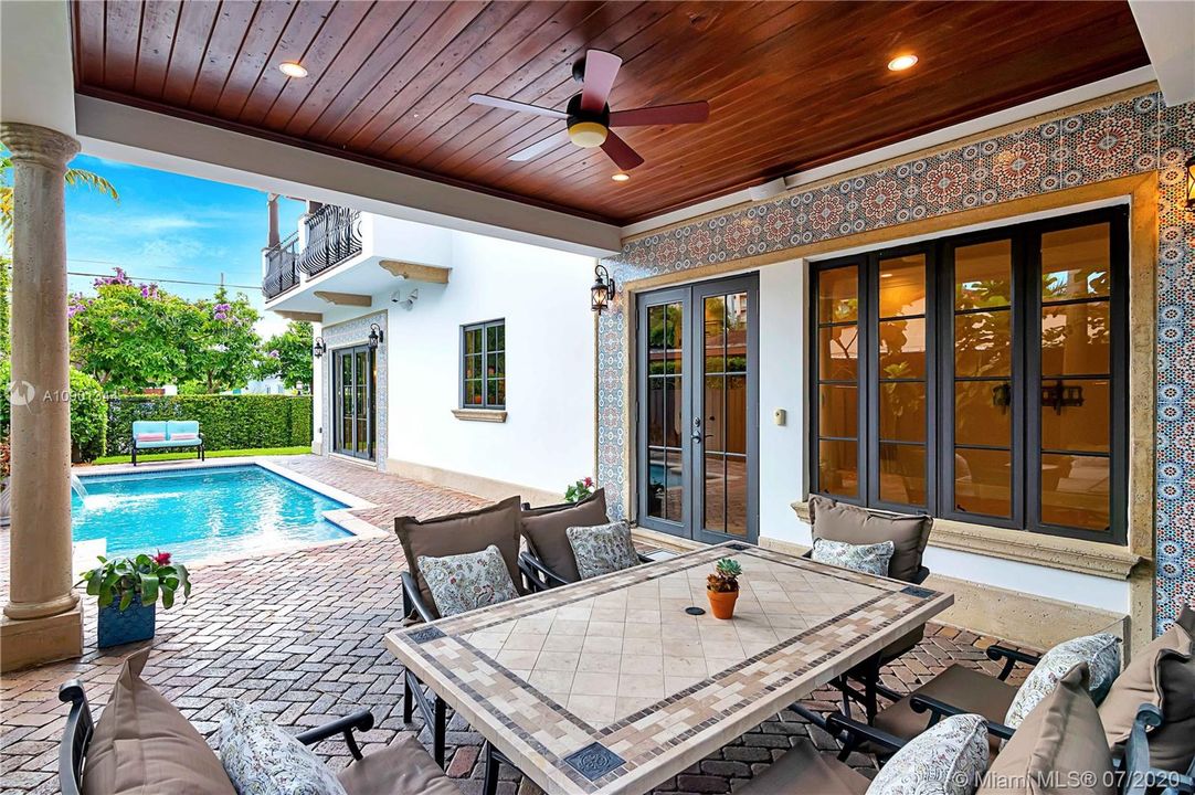 Recientemente alquilado: $8,800 (4 camas, 3 baños, 3193 Pies cuadrados)