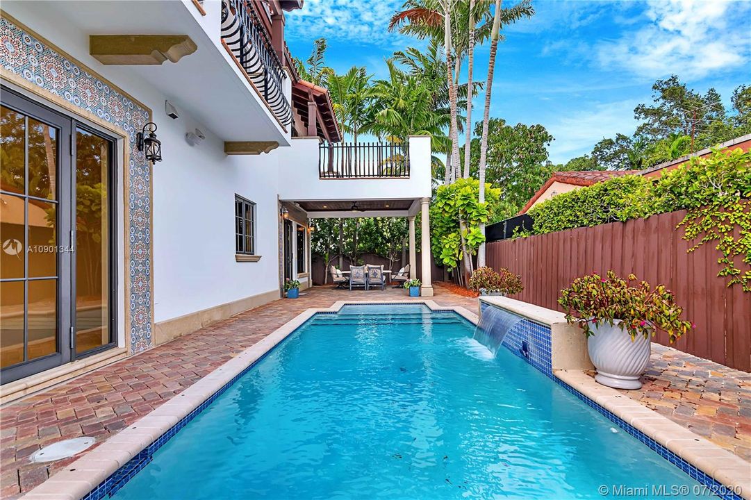 Recientemente alquilado: $8,800 (4 camas, 3 baños, 3193 Pies cuadrados)