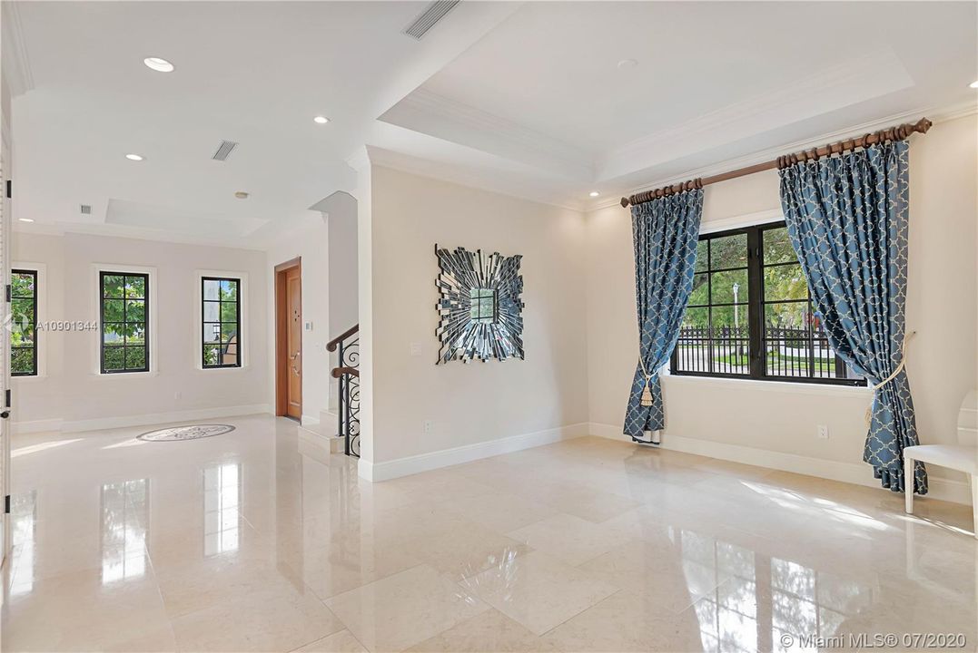 Recientemente alquilado: $8,800 (4 camas, 3 baños, 3193 Pies cuadrados)