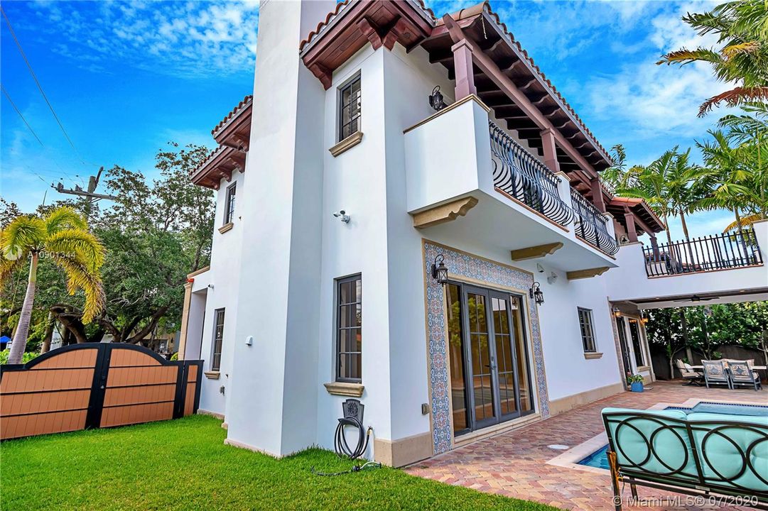 Recientemente alquilado: $8,800 (4 camas, 3 baños, 3193 Pies cuadrados)