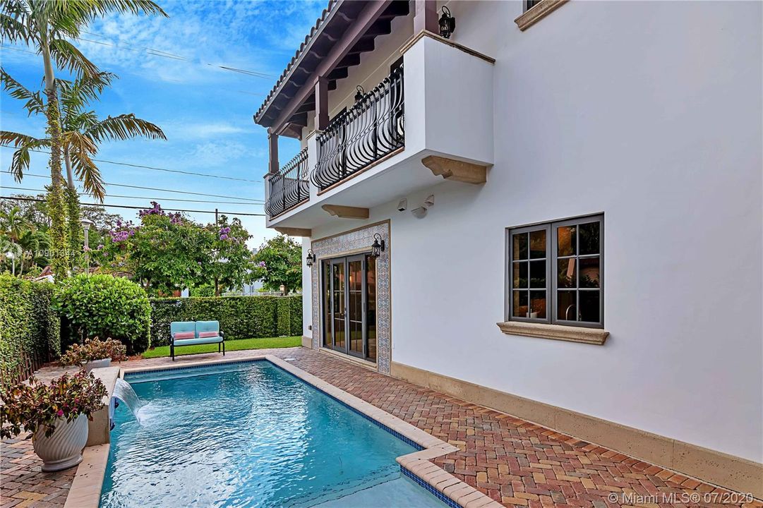 Recientemente alquilado: $8,800 (4 camas, 3 baños, 3193 Pies cuadrados)