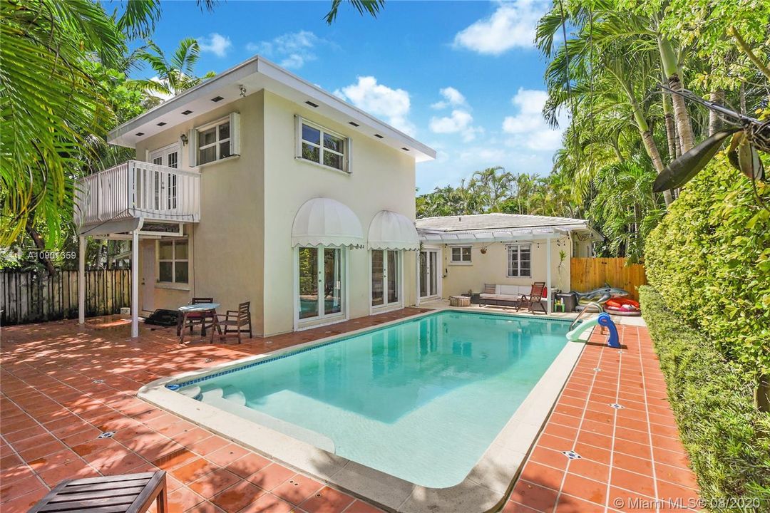 Vendido Recientemente: $785,000 (3 camas, 2 baños, 2244 Pies cuadrados)