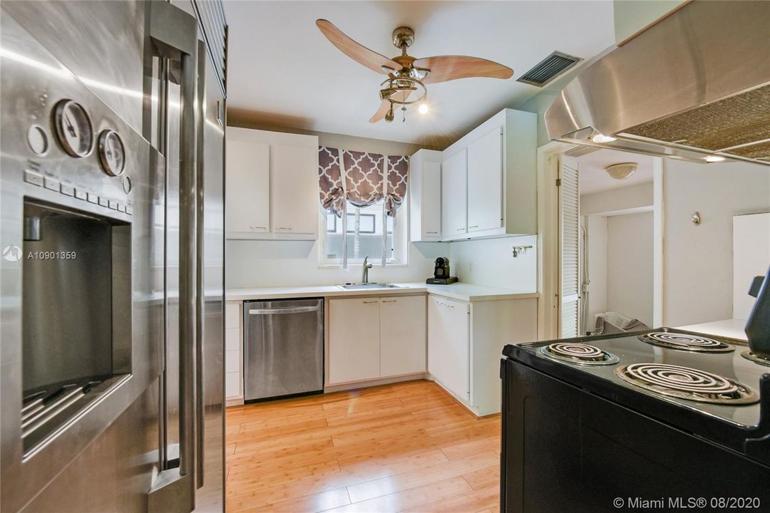 Vendido Recientemente: $785,000 (3 camas, 2 baños, 2244 Pies cuadrados)