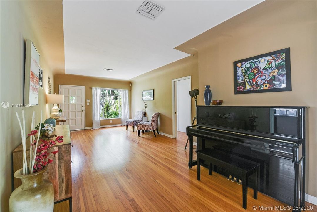 Vendido Recientemente: $785,000 (3 camas, 2 baños, 2244 Pies cuadrados)
