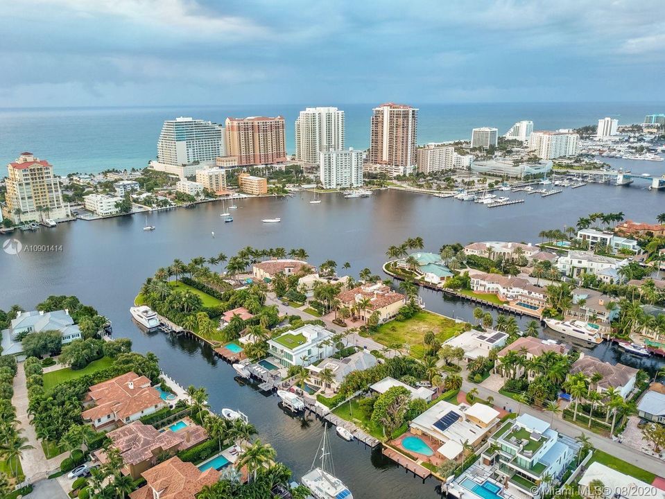 Vendido Recientemente: $4,999,000 (5 camas, 6 baños, 6306 Pies cuadrados)