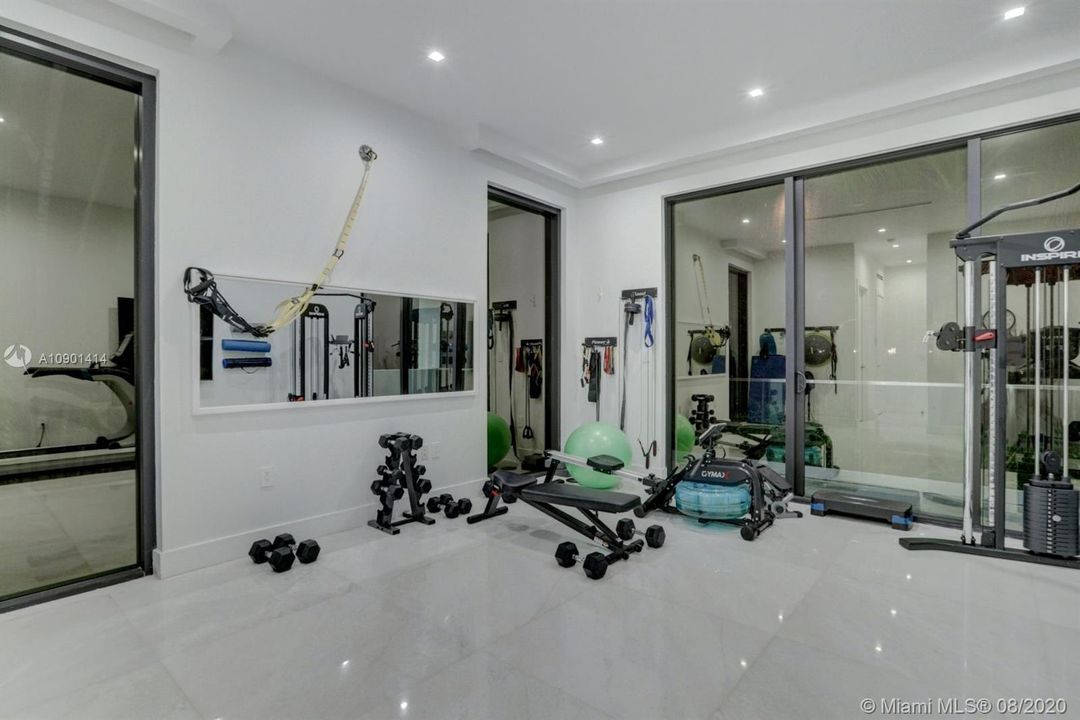 Vendido Recientemente: $4,999,000 (5 camas, 6 baños, 6306 Pies cuadrados)