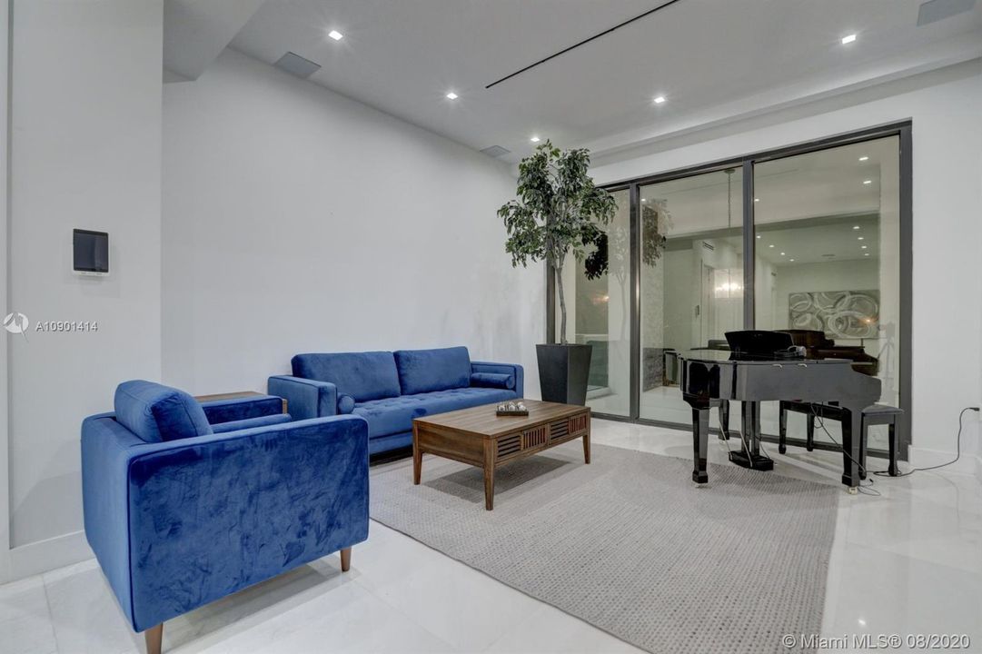 Vendido Recientemente: $4,999,000 (5 camas, 6 baños, 6306 Pies cuadrados)