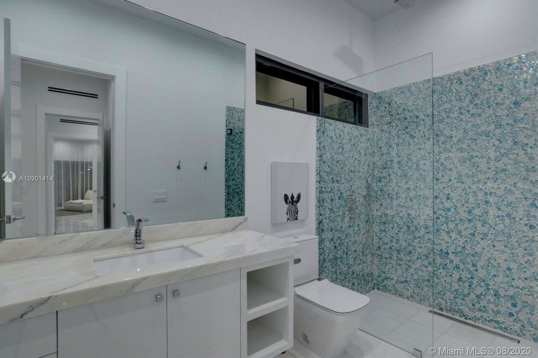 Vendido Recientemente: $4,999,000 (5 camas, 6 baños, 6306 Pies cuadrados)