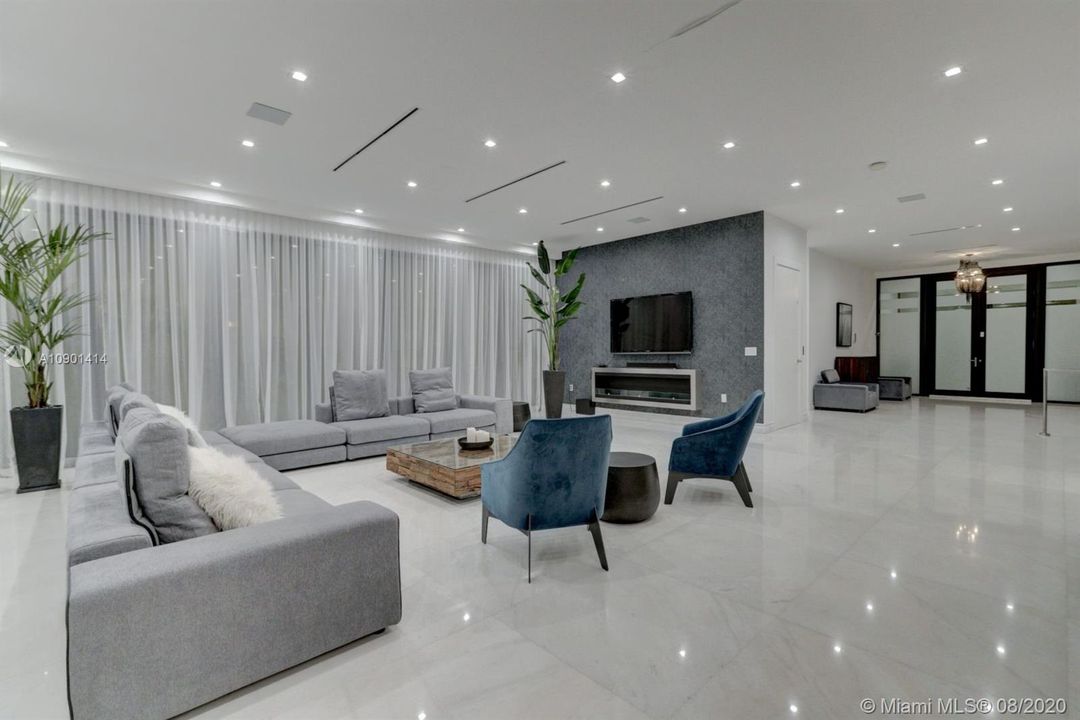Vendido Recientemente: $4,999,000 (5 camas, 6 baños, 6306 Pies cuadrados)
