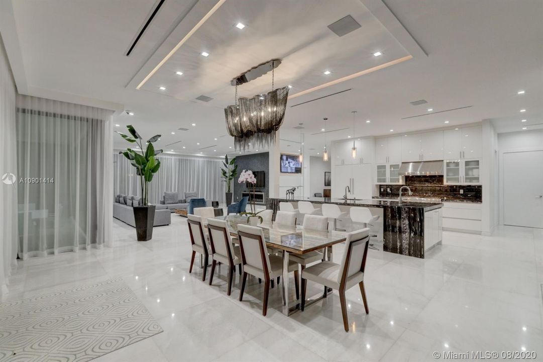 Vendido Recientemente: $4,999,000 (5 camas, 6 baños, 6306 Pies cuadrados)