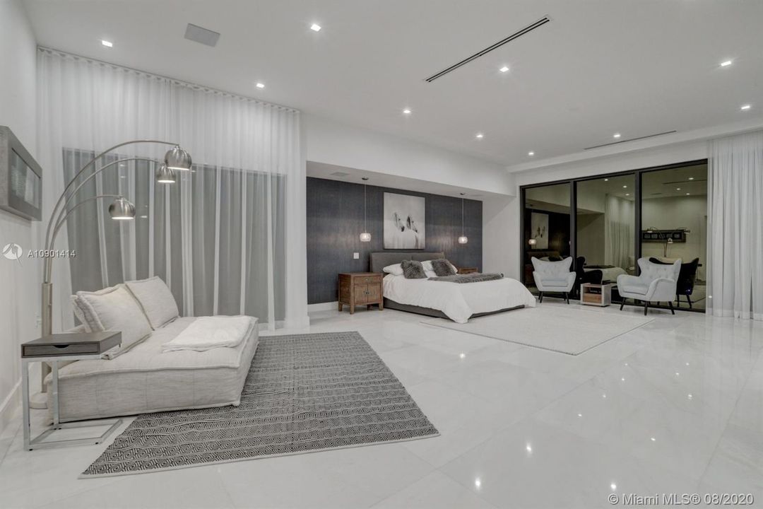 Vendido Recientemente: $4,999,000 (5 camas, 6 baños, 6306 Pies cuadrados)
