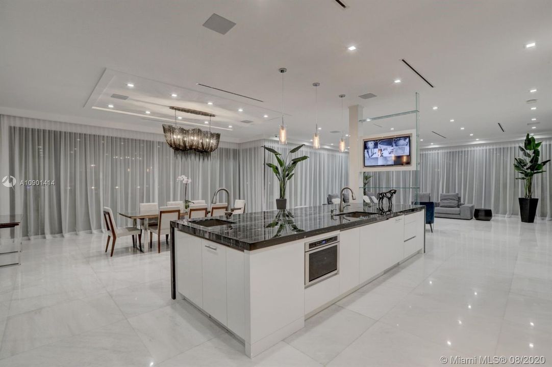 Vendido Recientemente: $4,999,000 (5 camas, 6 baños, 6306 Pies cuadrados)