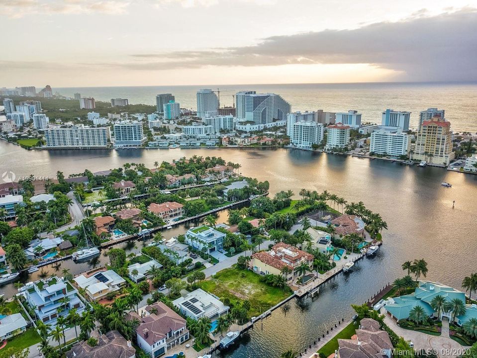Vendido Recientemente: $4,999,000 (5 camas, 6 baños, 6306 Pies cuadrados)