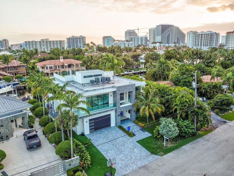 Vendido Recientemente: $4,999,000 (5 camas, 6 baños, 6306 Pies cuadrados)