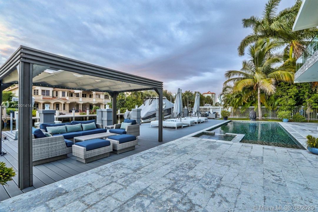 Vendido Recientemente: $4,999,000 (5 camas, 6 baños, 6306 Pies cuadrados)