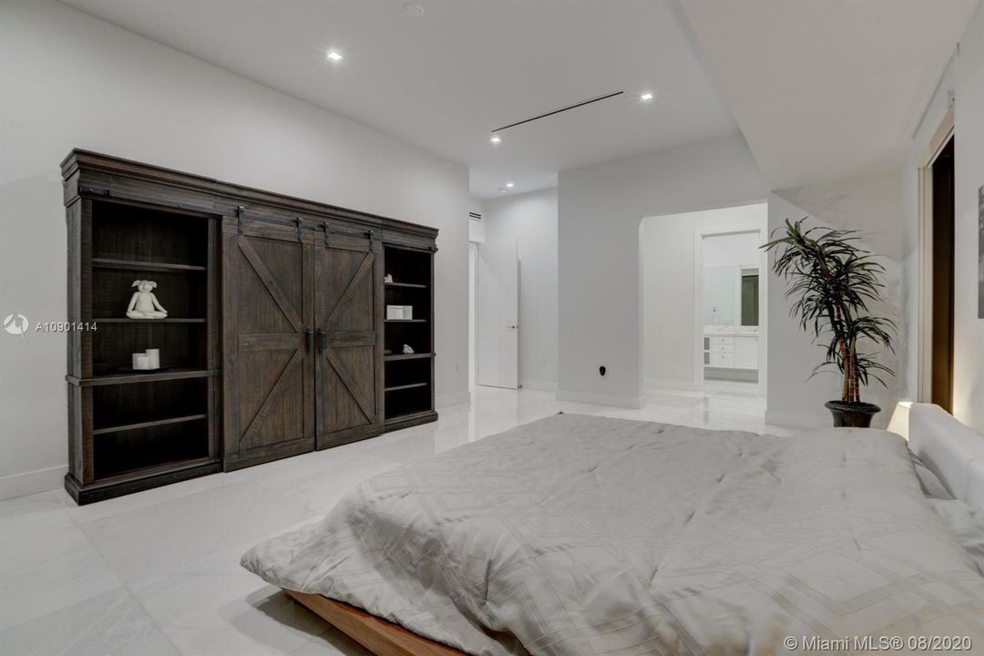 Vendido Recientemente: $4,999,000 (5 camas, 6 baños, 6306 Pies cuadrados)
