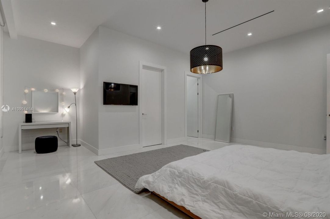 Vendido Recientemente: $4,999,000 (5 camas, 6 baños, 6306 Pies cuadrados)