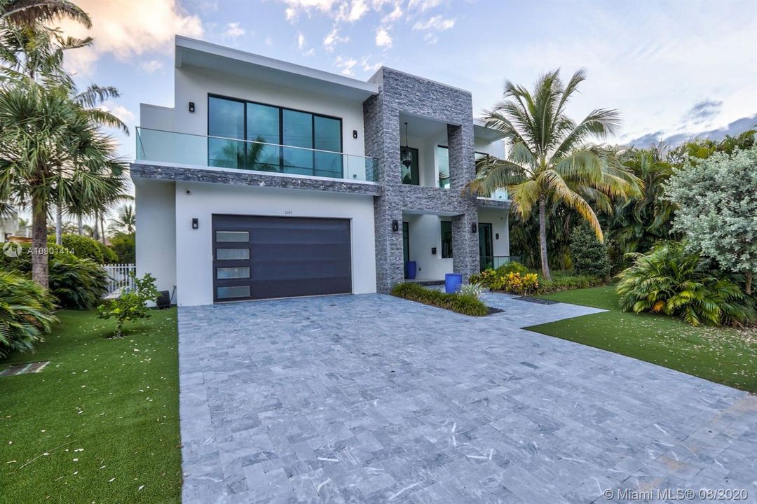 Vendido Recientemente: $4,999,000 (5 camas, 6 baños, 6306 Pies cuadrados)