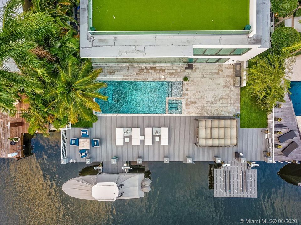 Vendido Recientemente: $4,999,000 (5 camas, 6 baños, 6306 Pies cuadrados)