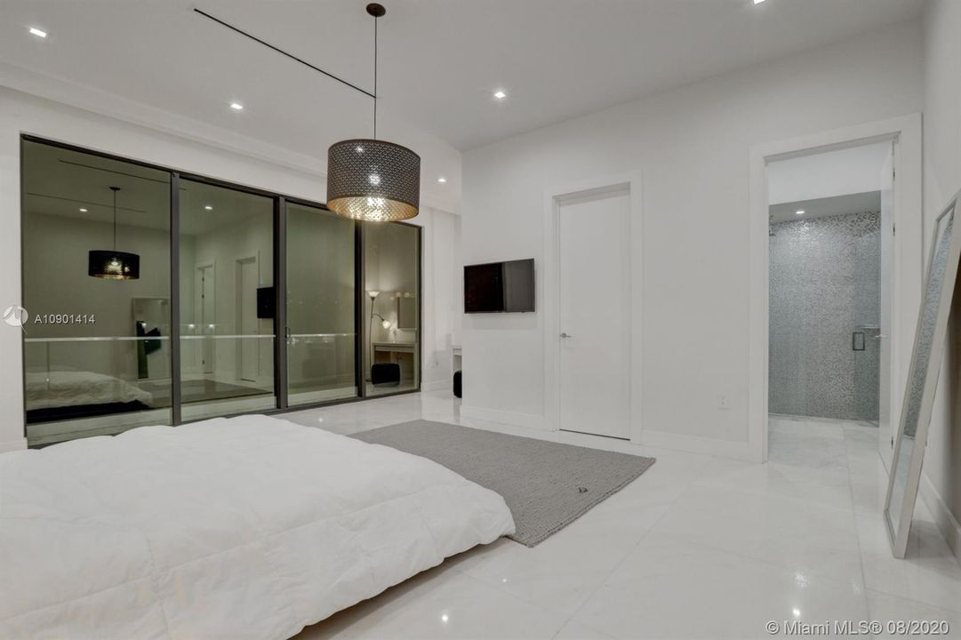 Vendido Recientemente: $4,999,000 (5 camas, 6 baños, 6306 Pies cuadrados)