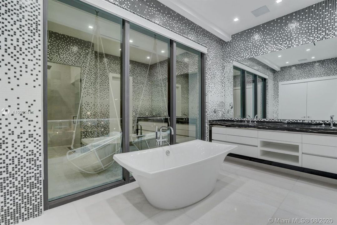 Vendido Recientemente: $4,999,000 (5 camas, 6 baños, 6306 Pies cuadrados)