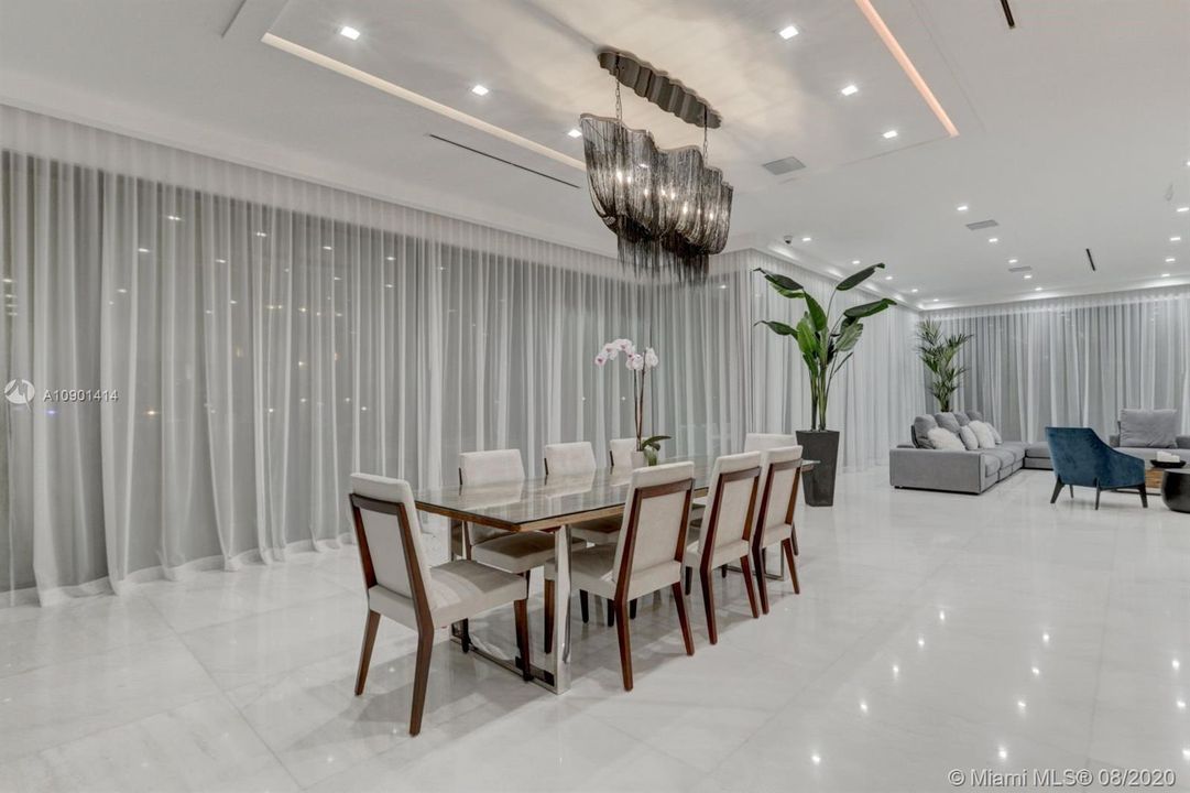 Vendido Recientemente: $4,999,000 (5 camas, 6 baños, 6306 Pies cuadrados)
