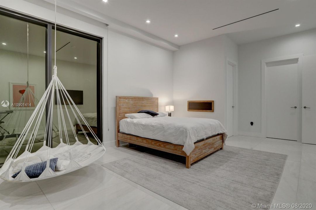 Vendido Recientemente: $4,999,000 (5 camas, 6 baños, 6306 Pies cuadrados)