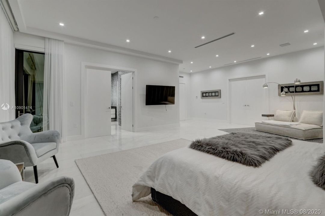 Vendido Recientemente: $4,999,000 (5 camas, 6 baños, 6306 Pies cuadrados)