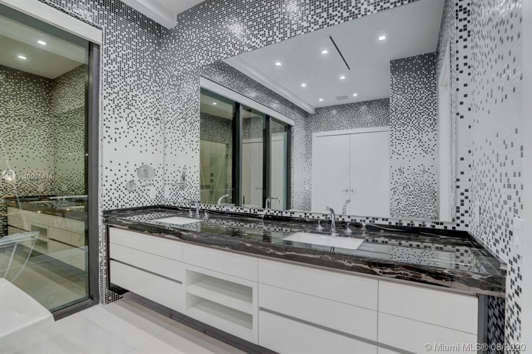 Vendido Recientemente: $4,999,000 (5 camas, 6 baños, 6306 Pies cuadrados)