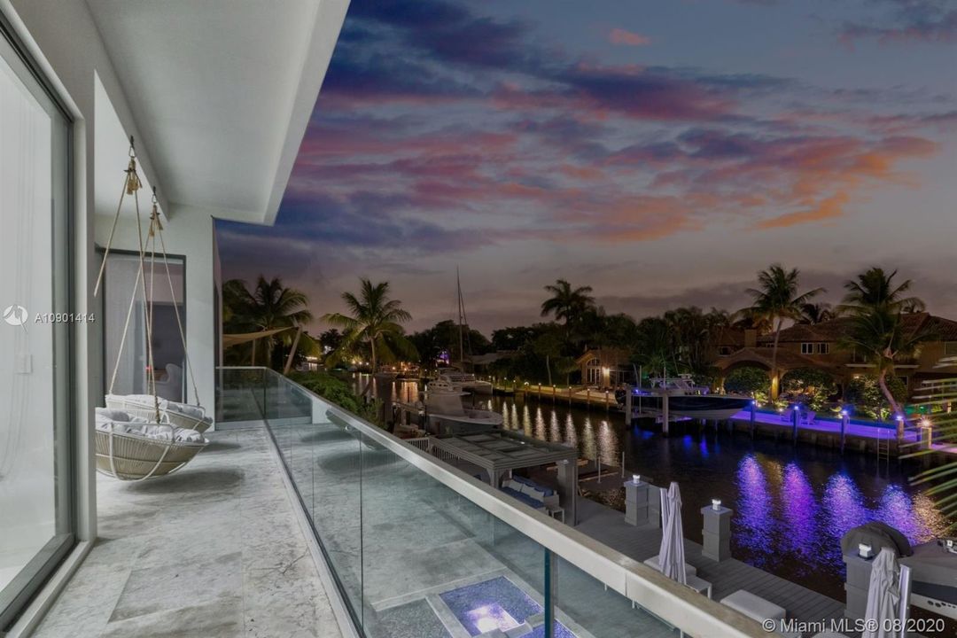Vendido Recientemente: $4,999,000 (5 camas, 6 baños, 6306 Pies cuadrados)
