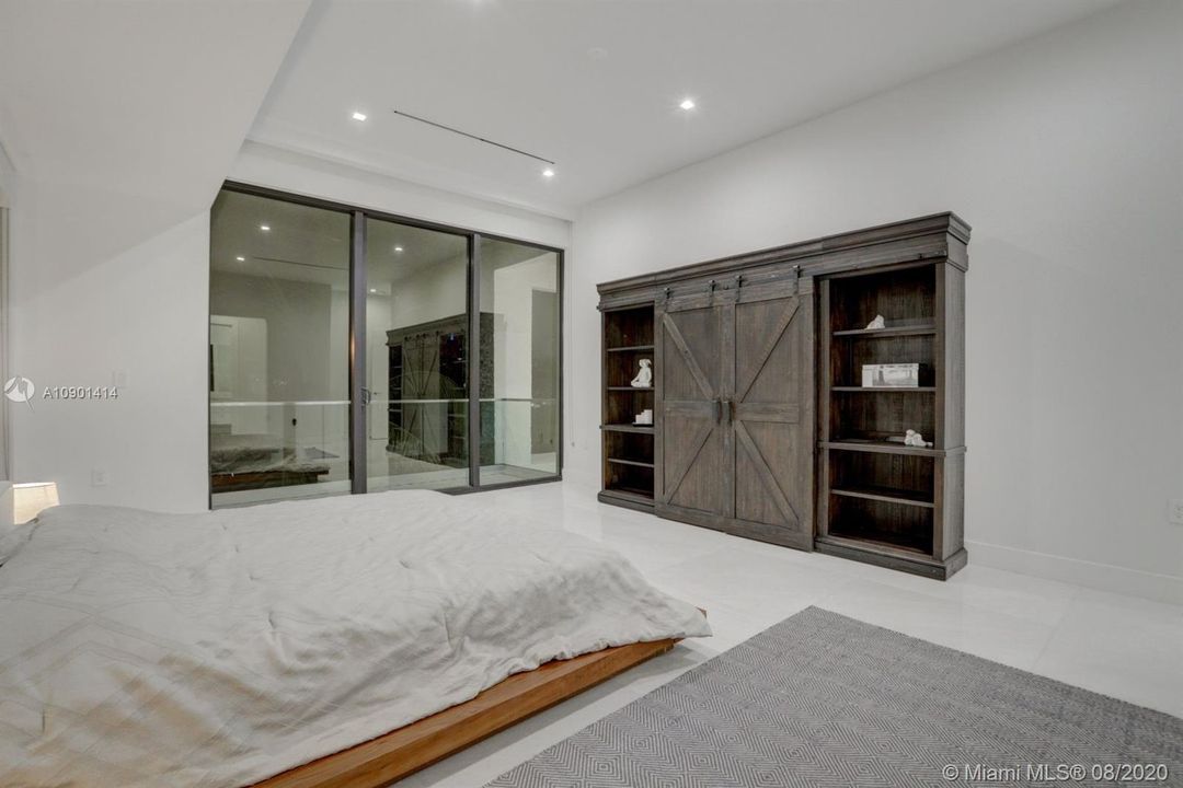 Vendido Recientemente: $4,999,000 (5 camas, 6 baños, 6306 Pies cuadrados)