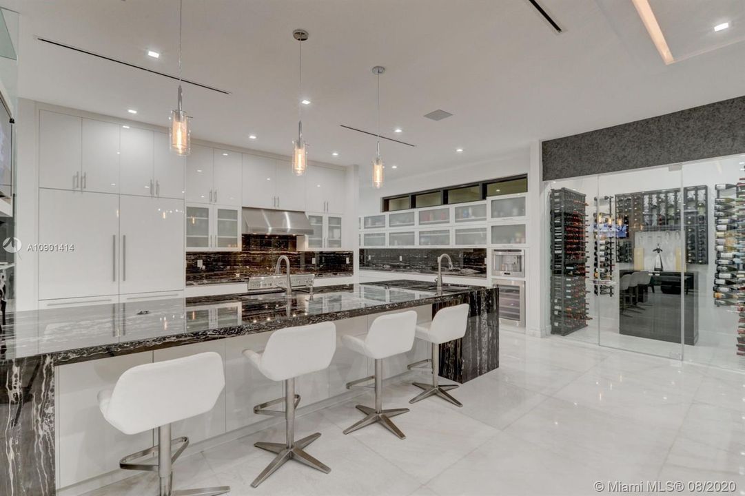 Vendido Recientemente: $4,999,000 (5 camas, 6 baños, 6306 Pies cuadrados)