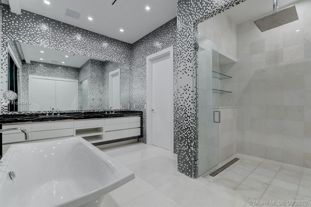 Vendido Recientemente: $4,999,000 (5 camas, 6 baños, 6306 Pies cuadrados)