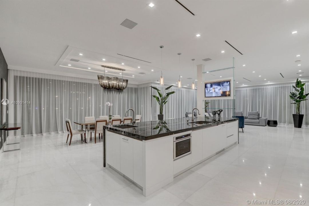 Vendido Recientemente: $4,999,000 (5 camas, 6 baños, 6306 Pies cuadrados)
