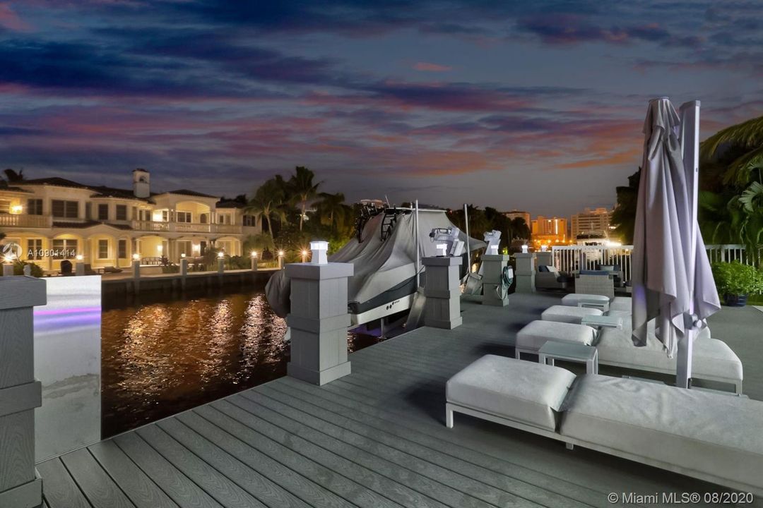 Vendido Recientemente: $4,999,000 (5 camas, 6 baños, 6306 Pies cuadrados)