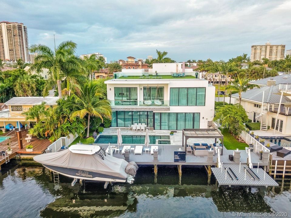 Vendido Recientemente: $4,999,000 (5 camas, 6 baños, 6306 Pies cuadrados)
